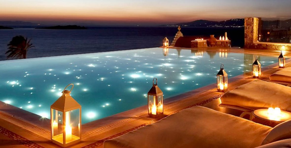 Bill &amp; Coo Suites &amp; Lounge